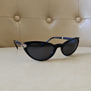 Chic Black Cat-Eye Sunglasses